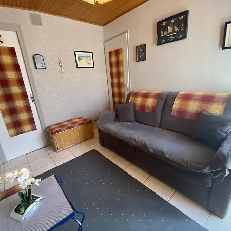 4 Pers. à Fouras, Proche Avec Cour Ensoleillée Et Stationnement - Fr-1-709-37 Appartement