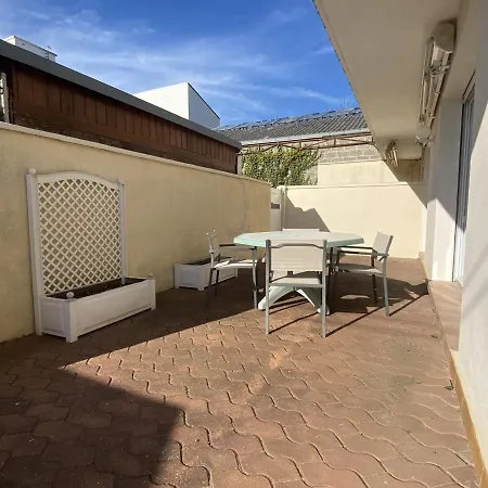 4 Pers. à Fouras, Proche Avec Cour Ensoleillée Et Stationnement - Fr-1-709-37