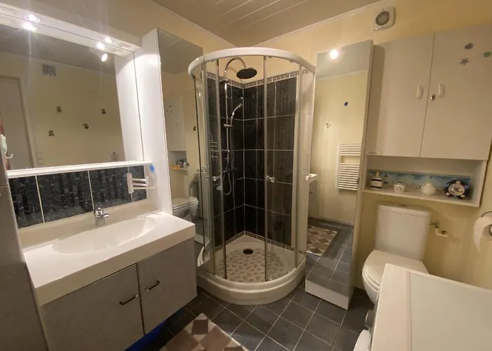 4 Pers. à Fouras, Proche Avec Cour Ensoleillée Et Stationnement - Fr-1-709-37 Apartamento *