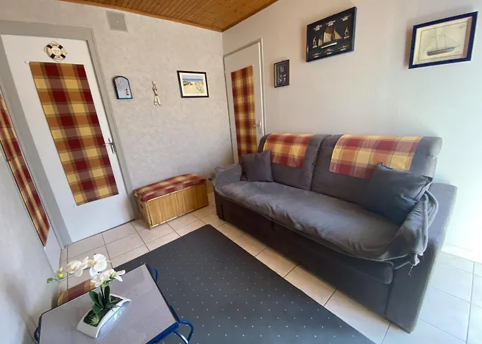 4 Pers. à Fouras, Proche Avec Cour Ensoleillée Et Stationnement - Fr-1-709-37 Apartamento