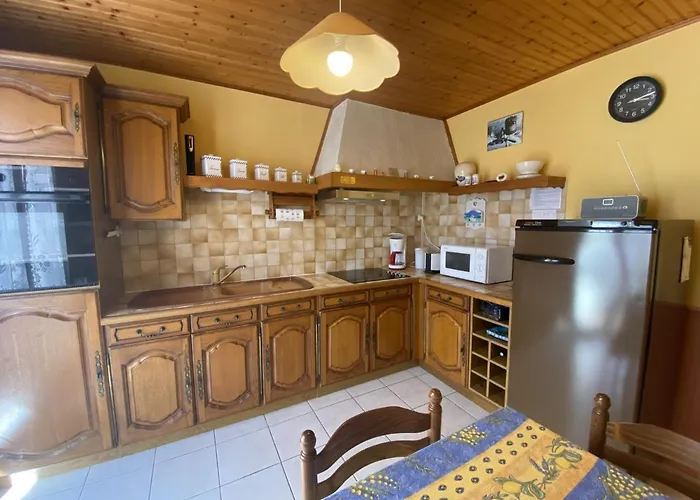 4 Pers. à Fouras, Proche Avec Cour Ensoleillée Et Stationnement - Fr-1-709-37 Apartamento *