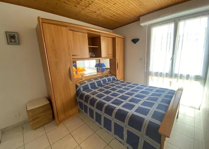 4 Pers. à Fouras, Proche Avec Cour Ensoleillée Et Stationnement - Fr-1-709-37 *