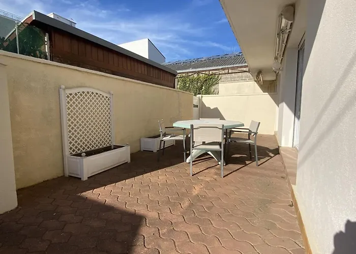 4 Pers. à Fouras, Proche Avec Cour Ensoleillée Et Stationnement - Fr-1-709-37